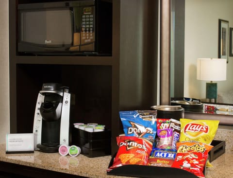 Suite King Non Smoking | Private kitchen | Mini-fridge, microwave, coffee/tea maker