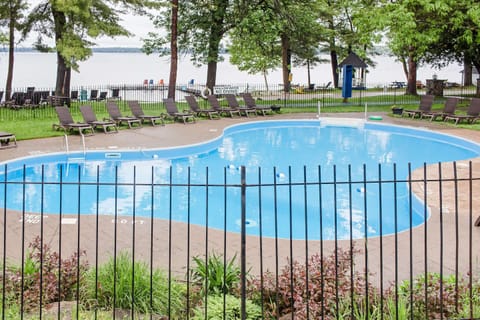 Indoor pool, seasonal outdoor pool, pool umbrellas, sun loungers