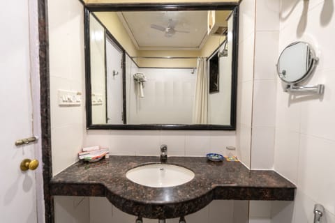 Deluxe Double Room | Bathroom | Shower, eco-friendly toiletries, towels, soap