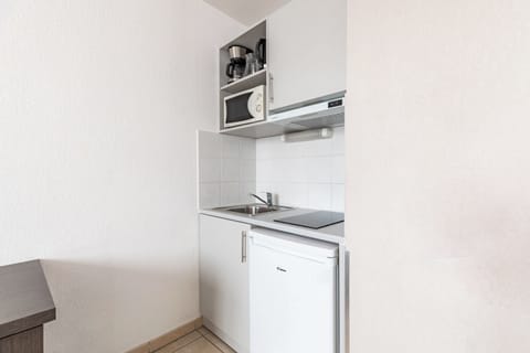 Studio (double) | Private kitchen | Fridge, microwave, stovetop, highchair