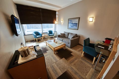 Junior Suite | Premium bedding, minibar, in-room safe, desk