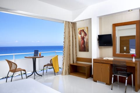 Double Room, Sea View | In-room safe, desk, soundproofing, free cribs/infant beds