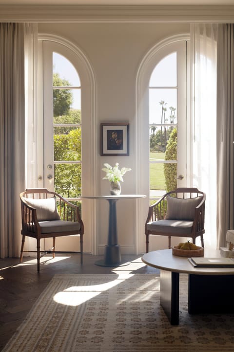 Premium bedding, down comforters, in-room safe, desk