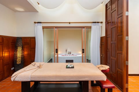 Couples treatment rooms, body treatments, Swedish massages