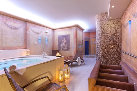 Sauna, hot tub, Turkish bath, deep-tissue massages, 4 treatment rooms