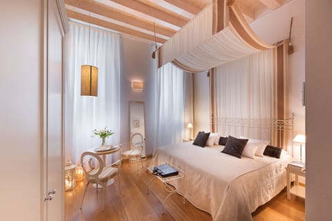 Economy Double Room | Hypo-allergenic bedding, minibar, in-room safe, desk