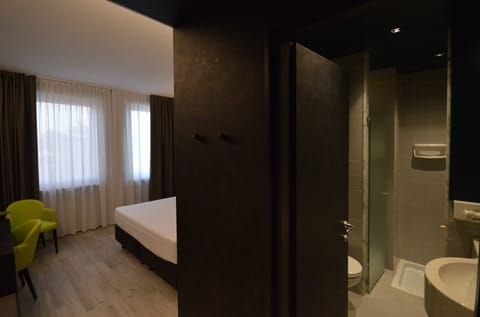 Junior Suite | Bathroom | Free toiletries, hair dryer, bidet, towels