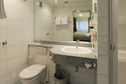 Triple Room | Bathroom | Shower, hair dryer, towels, soap