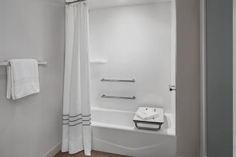 Combined shower/tub, eco-friendly toiletries, hair dryer, towels