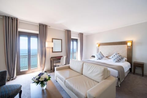 Junior Suite, 1 Queen Bed, Sea View | Premium bedding, minibar, in-room safe, desk