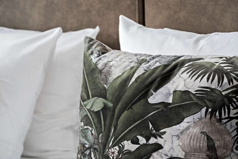 In-room safe, laptop workspace, blackout drapes, iron/ironing board