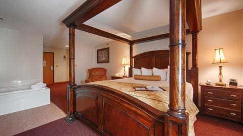 Suite, 1 King Bed, Non Smoking, Jetted Tub | Iron/ironing board, free WiFi, bed sheets