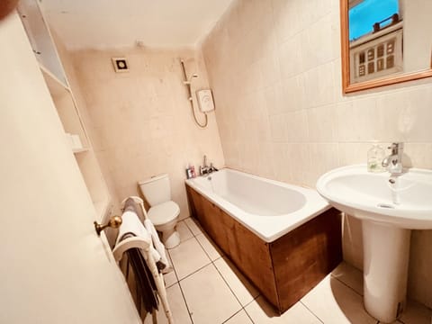 Comfort Room, Ensuite, Garden View | Bathroom