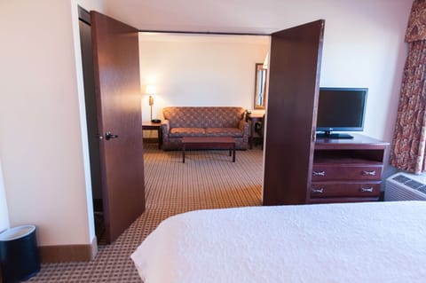 Suite, 1 King Bed, Non Smoking | In-room safe, soundproofing, iron/ironing board, free cribs/infant beds