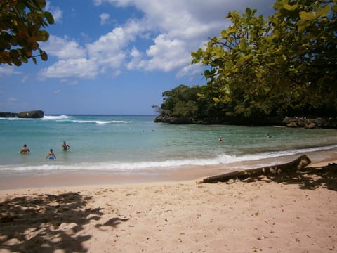 Beach nearby, beach bar