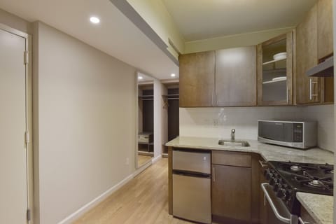 Full Superior with Kitchen | Private kitchen | Fridge, coffee/tea maker