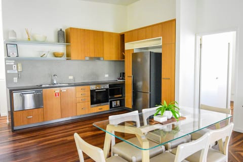 Byron Villa | Private kitchen | Full-size fridge, microwave, dishwasher, coffee/tea maker