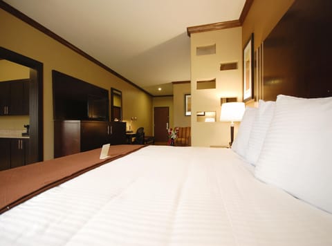 Premium bedding, pillowtop beds, in-room safe, desk