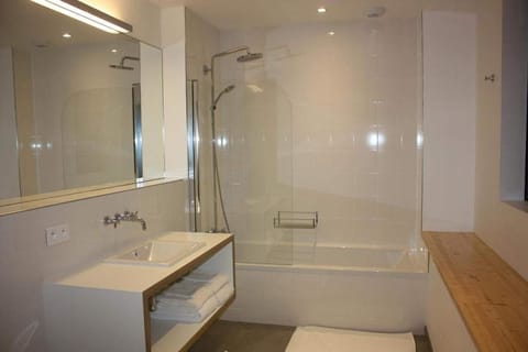 Double Room | Bathroom | Free toiletries, hair dryer, towels