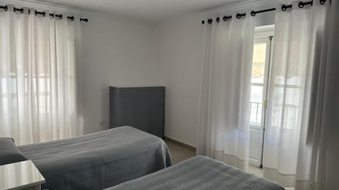 Triple Room | Desk, blackout drapes, free WiFi, bed sheets