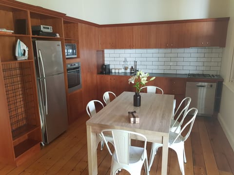 House, 2 Bedrooms | Private kitchen | Full-size fridge, microwave, oven, stovetop