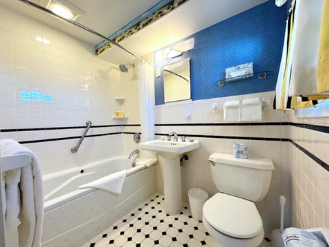 Superior Room, 1 King Bed, Ocean View | Bathroom | Combined shower/tub, free toiletries, hair dryer, towels