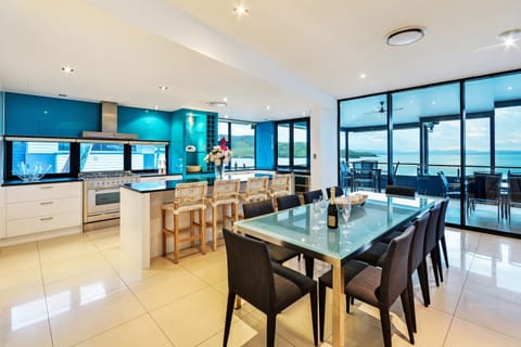 Villa, 3 Bedrooms | In-room dining