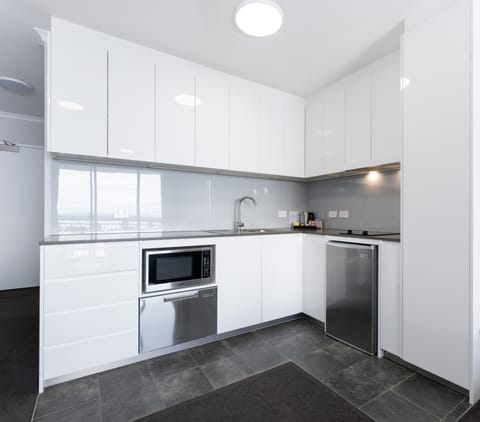 Deluxe Studio, 1 King Bed, Kitchenette, Partial Ocean View | Private kitchenette | Fridge, microwave, stovetop, dishwasher