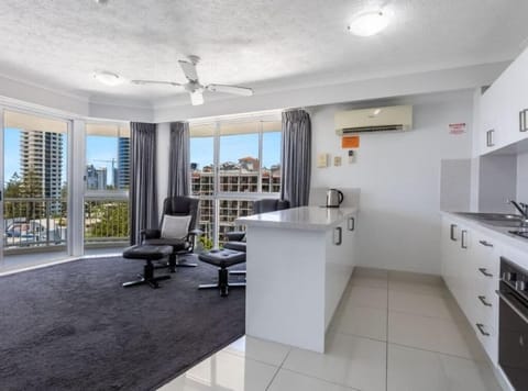 1 Bedroom Ocean View Superior Apartment | Private kitchen | Fridge, microwave, oven, stovetop