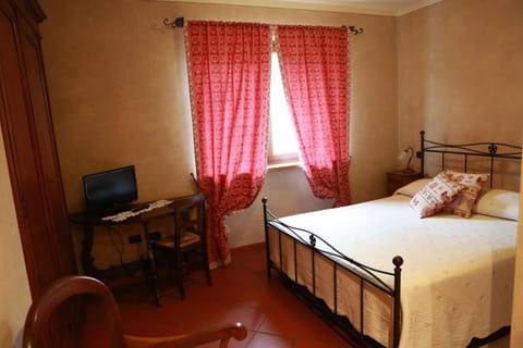 Double Room | Blackout drapes, soundproofing, free WiFi, bed sheets