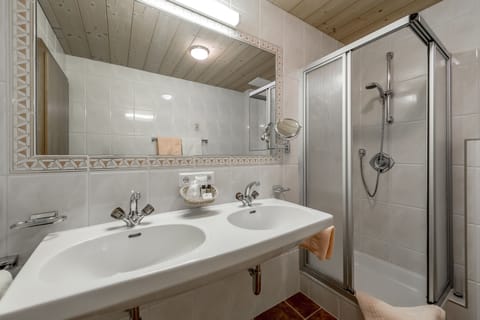 Double Room, Balcony (Ferienzimmer Ferwall) | Bathroom | Free toiletries, hair dryer, bathrobes, towels