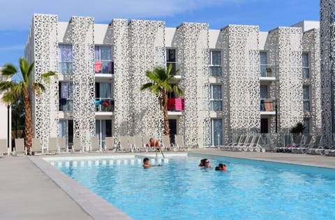 Outdoor pool, sun loungers