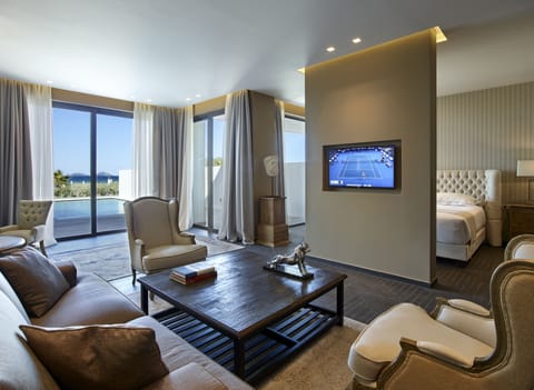 Executive Suite, Private Pool | In-room safe, free WiFi, bed sheets