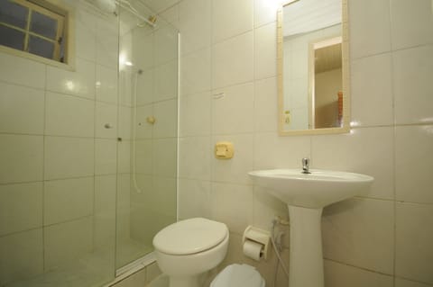 Economy Double Room | Bathroom | Shower, hair dryer, towels