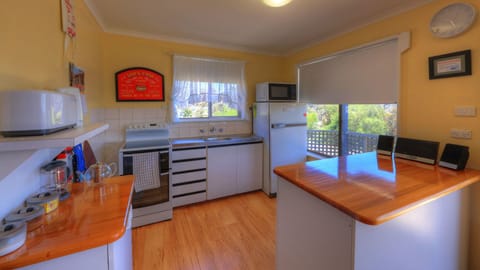 3 Bedroom Beach House  | Private kitchen | Full-size fridge, microwave, stovetop, coffee/tea maker