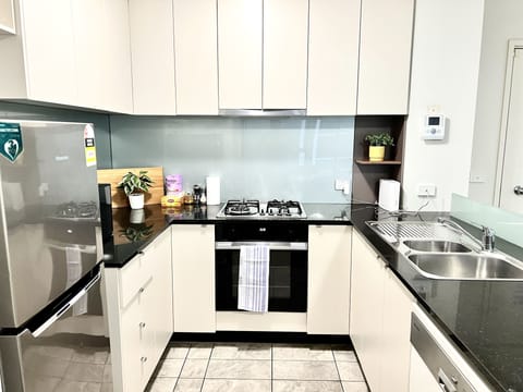 City Apartment, 2 Bedrooms | Private kitchen | Full-size fridge, microwave, oven, stovetop