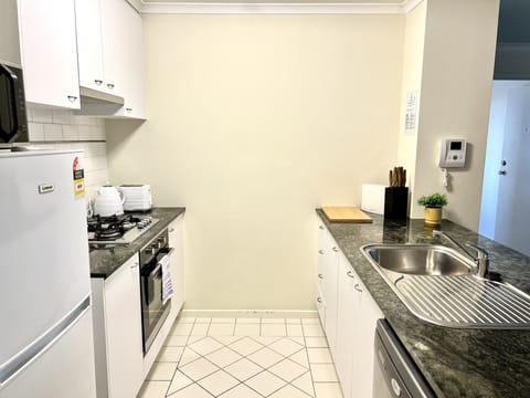 City Apartment, 2 Bedrooms | Private kitchen | Full-size fridge, microwave, oven, stovetop