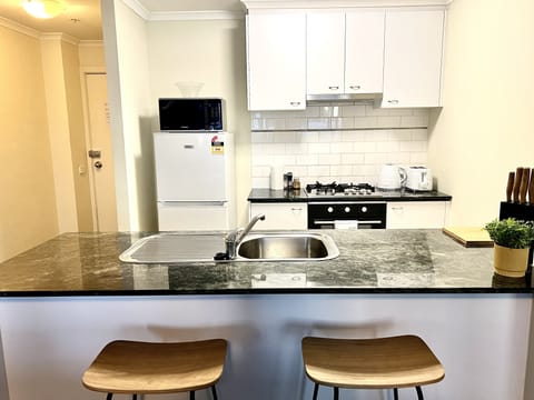 City Apartment, 2 Bedrooms | Private kitchen | Full-size fridge, microwave, oven, stovetop