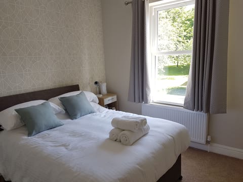 Classic Double Room, Ensuite, Garden View