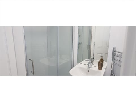 Classic Single Room, Ensuite | Bathroom