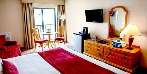 Room, 1 King Bed, Lake View | Iron/ironing board, cribs/infant beds, rollaway beds, free WiFi