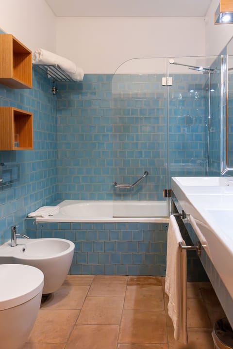 Deluxe Villa, 2 Bedrooms (Town House) | Bathroom | Bathtub, free toiletries, hair dryer, bidet