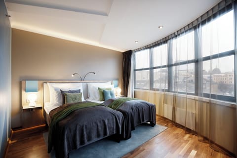 Deluxe Twin Room | Premium bedding, minibar, in-room safe, laptop workspace