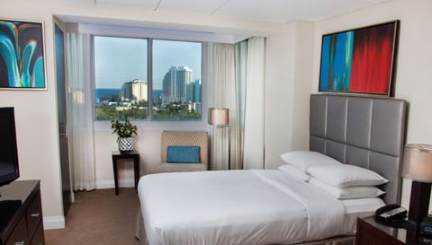 Suite, 1 Queen Bed, City View | Premium bedding, in-room safe, desk, iron/ironing board