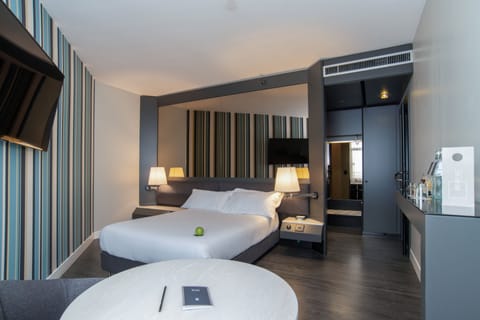 Single Room | Premium bedding, down comforters, Select Comfort beds, minibar