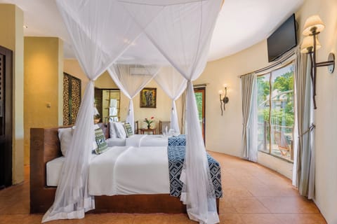 Swala Deluxe Room + Bali Safari Entrance & Safari Journey | Minibar, in-room safe, individually decorated, individually furnished