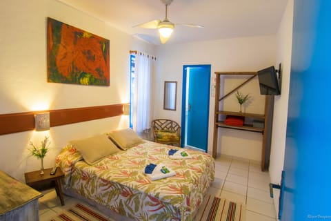 Classic Room, 1 Queen Bed, Non Smoking | Minibar, in-room safe, desk, blackout drapes