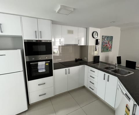 Apartment, 1 Bedroom | Private kitchen | Fridge, microwave, oven, stovetop