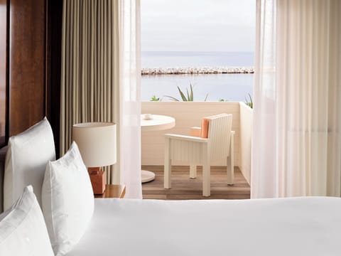 Le Cap Suite | Minibar, in-room safe, individually decorated, desk