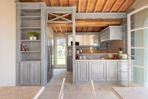 Espresso maker, coffee/tea maker, electric kettle